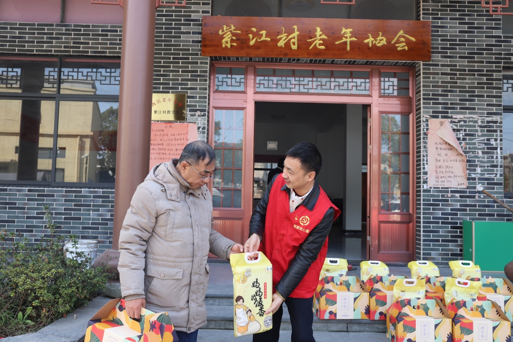 暖春意，敬老情-好博（中国）_好博（中国）多年坚持慰问孤寡老人